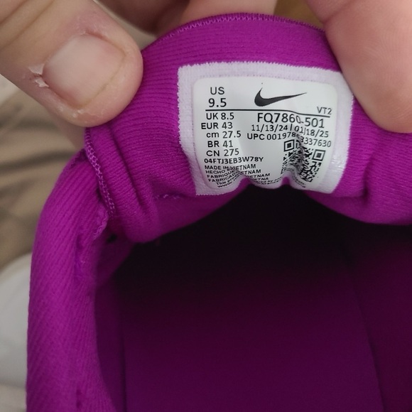 Nike Women's Purple Athletic Shoes - Picture 6 of 6